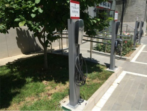 TESLA 壁挂式充电器实景展示